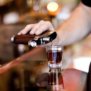 Nuevo diseño Hip Flask Funda de cuero Personalizar Funda de cuero Hip Flask Holder Case Custom Leather Flask Wrap - Product Image 3