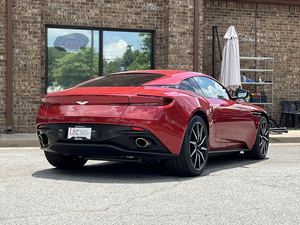 Aston Martin DB11 V12 Coupé RWD 2017 d'occasion, excellent état, prêt à être expédié - Product Image 4
