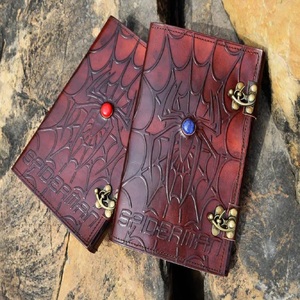 Cuaderno de cuero de inspiración vintage de ágata hecho a medida, perfecto para escribir diarios y dibujar. Ideal para regalar y uso personal - Product Image 1