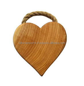 Planche à découper en bois chic Design personnalisé pour accessoires de cuisine Dernier design fait à la main disponible à un prix abordable - Product Image 2