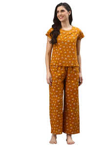 Pyjama pour femmes en coton imprimé Bandhani à manches courtes, col rond, confortable, coupe décontractée, couleur moutarde - Product Image 2