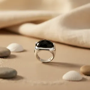 Anillo Solitario de Aleación con Ónix, Bañado en Plata, Hipoalergénico, Moderno, Estilo Hip-Hop, con Engaste de Bisel, Joyería Unisex de Destaque - Product Image 1