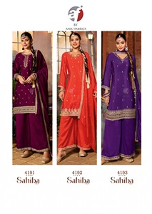 Costume de Salwar pakistanais de luxe super élégant avec broderie lourde et impression numérique disponible en vrac - Product Image 6