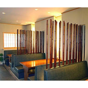 Outil de tournage élégant de clôtures décoratives de poteau en bambou brun pour les espaces extérieurs - Product Image 1