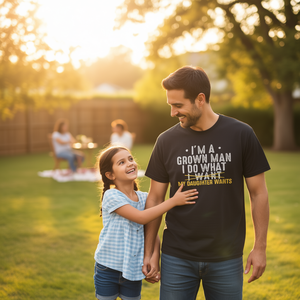 Camiseta con estampado de texto para papá de niña, Love Im a Grown Man I Do What My Daughter Wants - Product Image 1