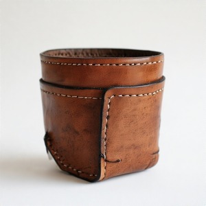 Pot en cuir miniature doux et chaud avec construction artistique offrant un design organique pour les coins verts intérieurs paisibles - Product Image 6