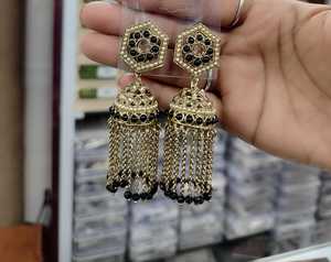 Boucles d'oreilles pendantes plaquées or style chandelier pour mariage indien, avec zircon, forme cloche ethnique, en alliage - Product Image 2