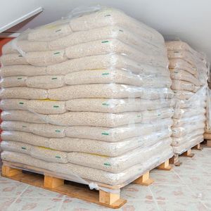 Pellets de madera de biomasa Din Plus A1 al mejor precio disponibles para suministro/Pellets certificados Enplus de ahorro de energía industrial para la UE - Product Image 4