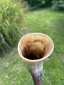 Cuerno nórdico hecho a mano, recipiente para beber de cuerno de buey natural con correas de cuero, juego de regalo, cuerno nórdico para beber con estilo - Product Image 4