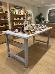 Mesa de cafetería con tablero Werzalit y estructura metálica, mesa de comedor duradera, mobiliario comercial para uso escolar y en fábricas. - Product Image 3