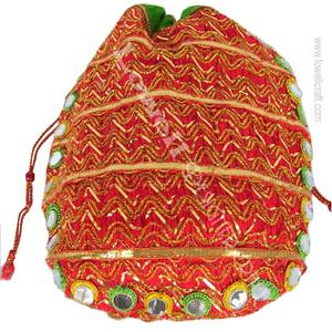 Sacs cadeaux de mariage en organza brodé Zari de taille personnalisée Emballage de faveur Shagun pour mariages - Product Image 2