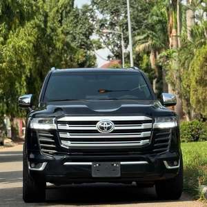 TO-YO-TAA Land Cruiser 2023 en parfait état - Product Image 2