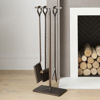 Ensemble complet d'outils de feu en fer forgé avec brosse, pelle de poker et pinces, idéal pour les cheminées classiques et rustiques