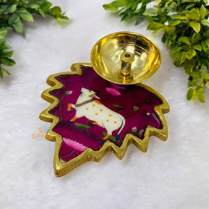 Vajilla de Pichwai Diya/Deepak moderna de soldadura chapada en oro de latón impreso para decoraciones religiosas para el hogar y la boda y regalos - Product Image 2