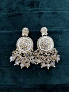 Dernières boucles d'oreilles indiennes plaquées or à la mode, vente chaude, style ethnique, bijoux en zircon pour femmes, accessoires en perles - Product Image 3