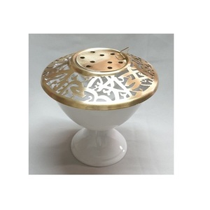 เตาเผากำยานไม้จันทน์โลหะลายอาหรับ ประดับใบไม้ทองเหลือง ทำด้วยมือ กล่องหอมตกแต่งสำหรับกำยานอินเดีย - Product Image 2