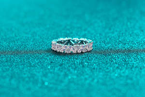 Anillos Rectangulares Biselados de Plata de Ley S925 con Moissanita Clásica y Engaste de Puntas - Joyería Elegante para Regalo de Aniversario o Fiesta - Product Image 5