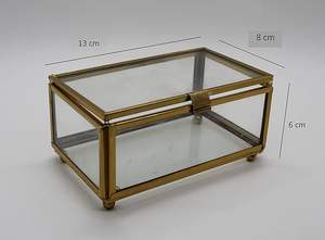 Boîte à bijoux en laiton et verre antique avec cadre décoratif, parfaite pour le stockage de bijoux, événements spéciaux et cadeaux - Product Image 2