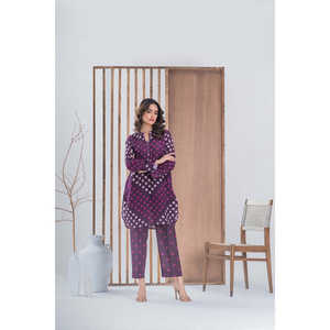 ชุดเซ็ตพิมพ์ลาย Khaddar รุ่น IPST-44251 ชุดลำลองสองชิ้น เสื้อคอปก แขนสามส่วน ระบายอากาศได้ดี ใส่ได้ทุกฤดู - Product Image 2