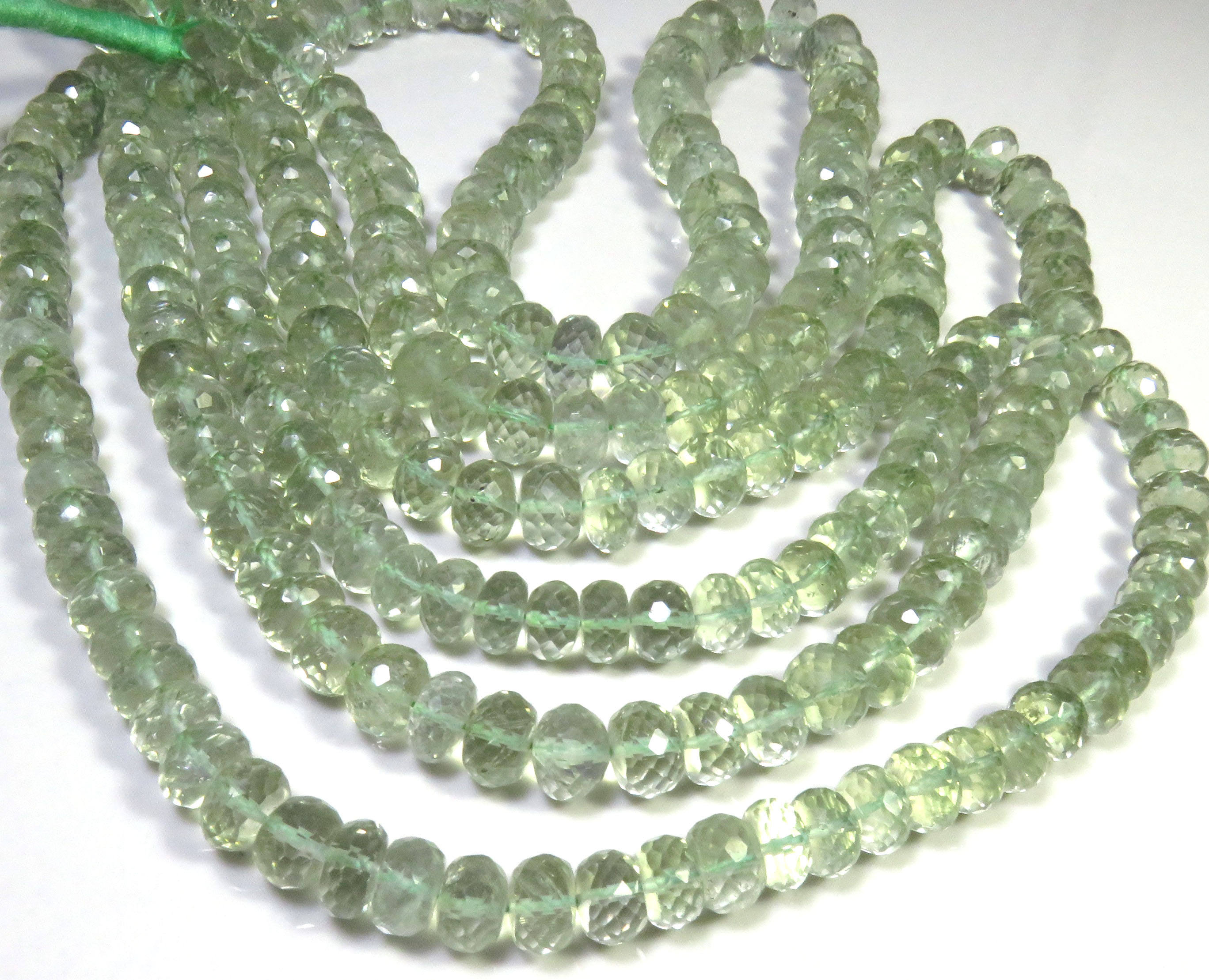 สีเขียว