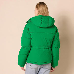 เสื้อแจ็คเก็ตพัฟเฟอร์มีฮู้ดสำหรับผู้หญิง แบบควิลท์บุฉนวนกันหนาว เสื้อโค้ทฤดูหนาวบุใยอุ่น  เสื้อคลุมด้านนอกมีสไตล์ สีเขียวสดใส พร้อมกระดุมแป๊ก - Product Image 6