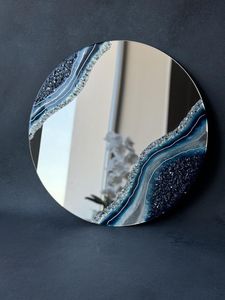 Espejo de Pared Decorativo de Resina Moderna Hecho a Mano para un Estilo Glamuroso y Lujoso con Opciones Personalizables - Product Image 2