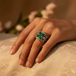 Anillo de Diamantes con Esmalte Esmeralda, Joyería Única con Baño de Oro, Anillos de Moda - Product Image 2