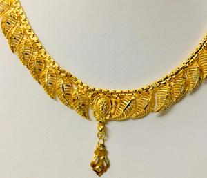 Collar con colgante de Cruz de Latón chapado en oro de moda para mujer con cadena de eslabones de perlas para bodas, fiestas, regalo de estilo británico y estadounidense - Product Image 5