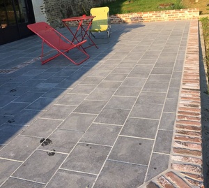 Pavé de calcaire naturel non glissant de tuile de pierre bleue sablée de haute qualité pour le paysage de villa inspiré par le Viet Nam - Product Image 5