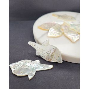 Pendentif Breloque Perle MOP Blanche Poisson - Product Image 2