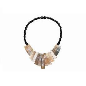 Collier rond statement fait main en corne de buffle, bijoux audacieux et imperméables au style moderne pour un look unique et une personnalisation complète - Product Image 4