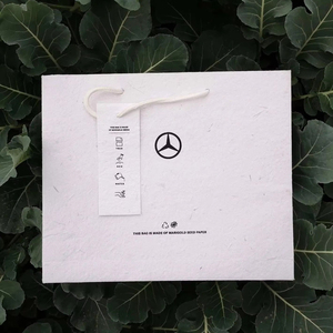 Sacs écologiques à fleurs multicolores, réutilisables, essentiels pour le shopping et le transport de sacs en papier plantables avec impression numérique pour les événements. - Product Image 1