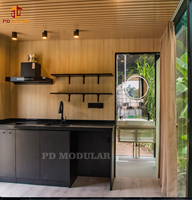 Cabane préfabriquée noire directement de l'usine pour parcs de vacances, complexes hôteliers en plein air, chambres d'hôtes et locations.
