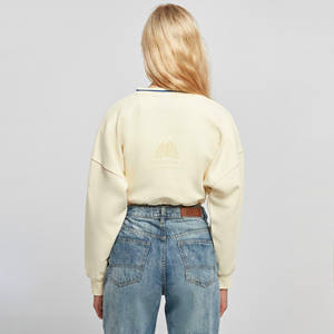 เสื้อครอปแขนยาวคอกลมสำหรับผู้หญิง สีพื้น ผ้าฝ้าย 100%  ตกแต่งด้วยลายปัก ป้ายปัก และคริสตัลที่ด้านหน้า เหมาะสำหรับฤดูหนาว - Product Image 3