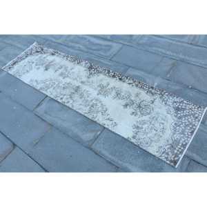 Alfombra Turca Vintage, Alfombra de Pasillo de 1.8x7 pies, Alfombra Blanca con Puntos Grises - Product Image 1