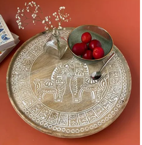 Bandeja DE SERVICIO DE Susan perezosa de madera de acacia con diseño de hojas de ginkgo y Flores Negras, centro de mesa decorativo disponible al por mayor - Product Image 2