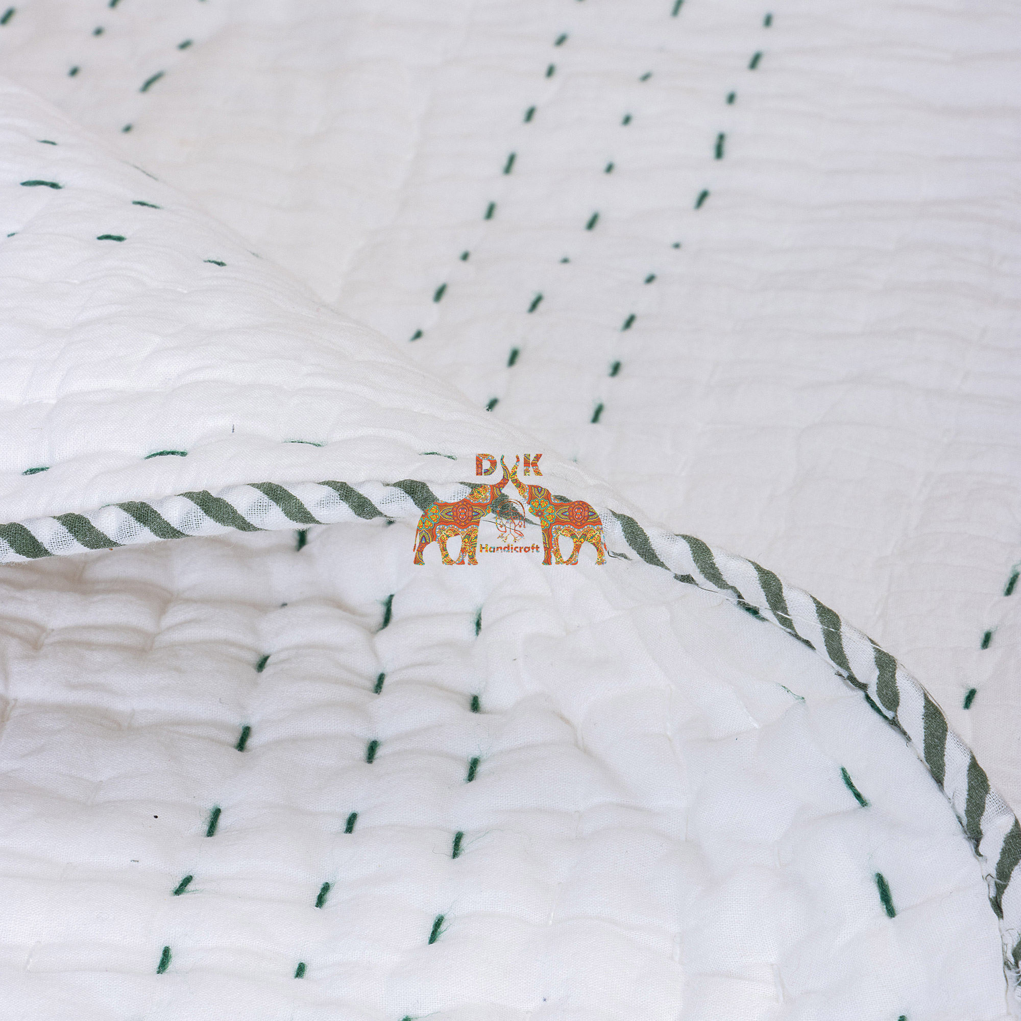 สีเขียวทหาร