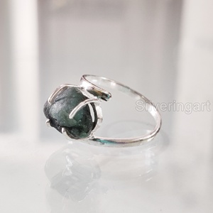 Joyería de piedra en bruto, anillo de mujer, piedra preciosa Natural cruda de Esmeralda, piedra natal de mayo, joyería de banda cruzada, anillo de Plata de Ley 925 - Product Image 3