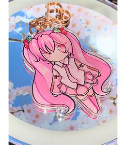 Llavero de acrílico de dibujos animados modernos coloridos con bordes multicolores Llavero de figura de anime de PVC para promociones y regalos - Product Image 1