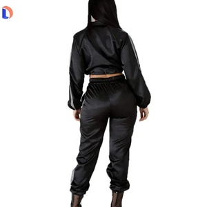 ชุดวอร์มสะท้อนแสงของผู้หญิงชุด2ชิ้นสีดำระบายอากาศได้ดีเหมาะสำหรับไนท์คลับฤดูหนาว - Product Image 4