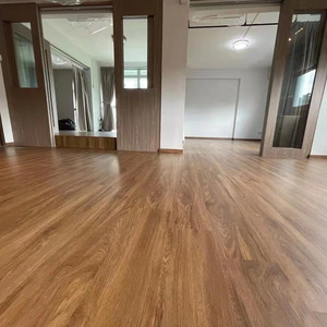 วัสดุพีวีซีหรูหราพื้นไม้กระดานไวนิลติดตั้งง่ายทนไฟทนต่อการสึกหรอวัสดุพีวีซีที่ปลอดภัยต่อสิ่งแวดล้อมสไตล์การออกแบบสไตล์ยุโรป - Product Image 1