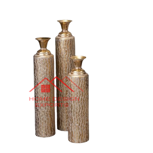 Accesorios de decoración de hogar y hotel modernos a precio mayorista jarrón de metal con acabado antiguo de diseño martillado - Product Image 6