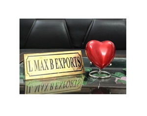 Alta demanda, bajo precio, urna clásica de latón con diseño en forma de corazón, Material metálico, proveedor de urna de cremación para adultos de India - Product Image 1