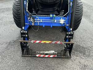 Tractor Agrícola Solis 2024 de 90 CV, Tracción en las 4 Ruedas, Transmisión de Engranajes, Cargador Fabricado en Fábrica, Bomba de Caja de Engranajes con Rodamiento Autonivelante, Motor de Alta Potencia, Garantía de 3 Años - Product Image 4