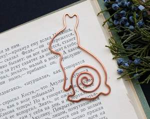 Marcapáginas de Metal con Forma Elegante para Amantes de los Libros, Accesorios que Ofrecen una Forma y Función Equilibradas - Product Image 1