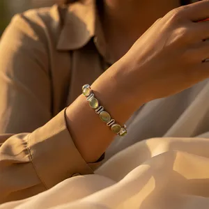 Pulsera de Plata de Ley con Cuentas para Mujer, con Gema de Peridoto Verde en Engaste Biselado, Resistente al Deslustre, Cierre Seguro - Product Image 3