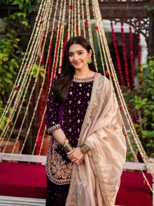 Conjunto Sharara de Terciopelo Hermoso y Elegante de la India y Pakistán, Traje Étnico Pesado, Conjunto Sharara para Fiestas y Bodas para Mujer - Product Image 6