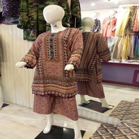 Dames pakistanaises mi-longueur Lenin Kurti robe en mousseline de coton de taille libre avec impression numérique brodée Unique tenue de fête d'automne
