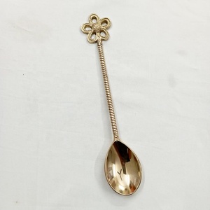 Ramita con flor de rosa, mango hecho a mano, accesorios de cocina, cuchara pulida de oro de latón con cuchara novedosa en relieve de latón - Product Image 2