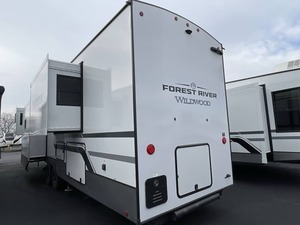 Meilleure vente : Nouveau et confortable 2025 Forest River Wildwood Heritage Glenn 36FL - Product Image 6